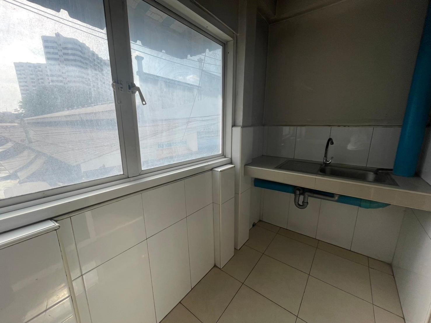 Oyo 75494 President Apartment Патая Екстериор снимка