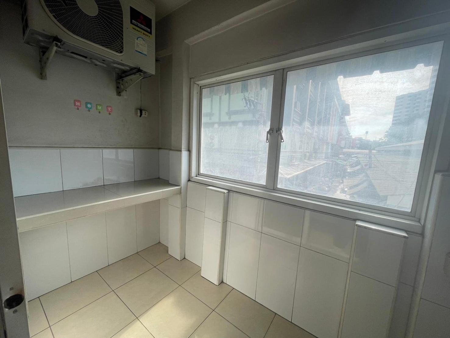 Oyo 75494 President Apartment Патая Екстериор снимка