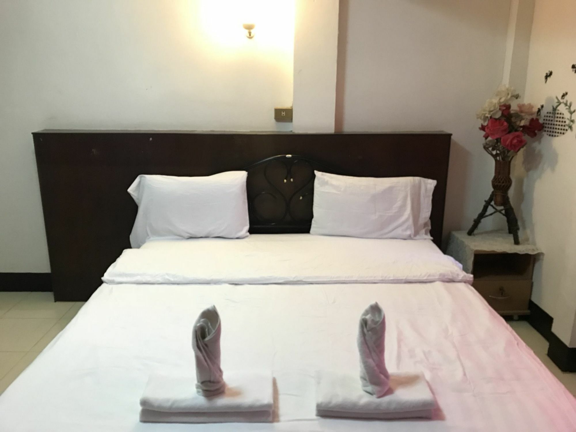 Oyo 75494 President Apartment Патая Екстериор снимка