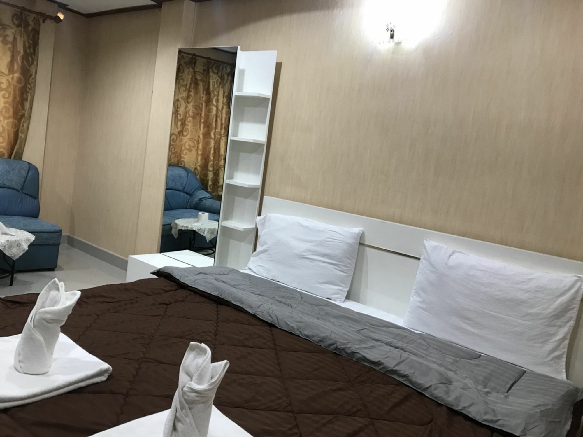Oyo 75494 President Apartment Патая Екстериор снимка