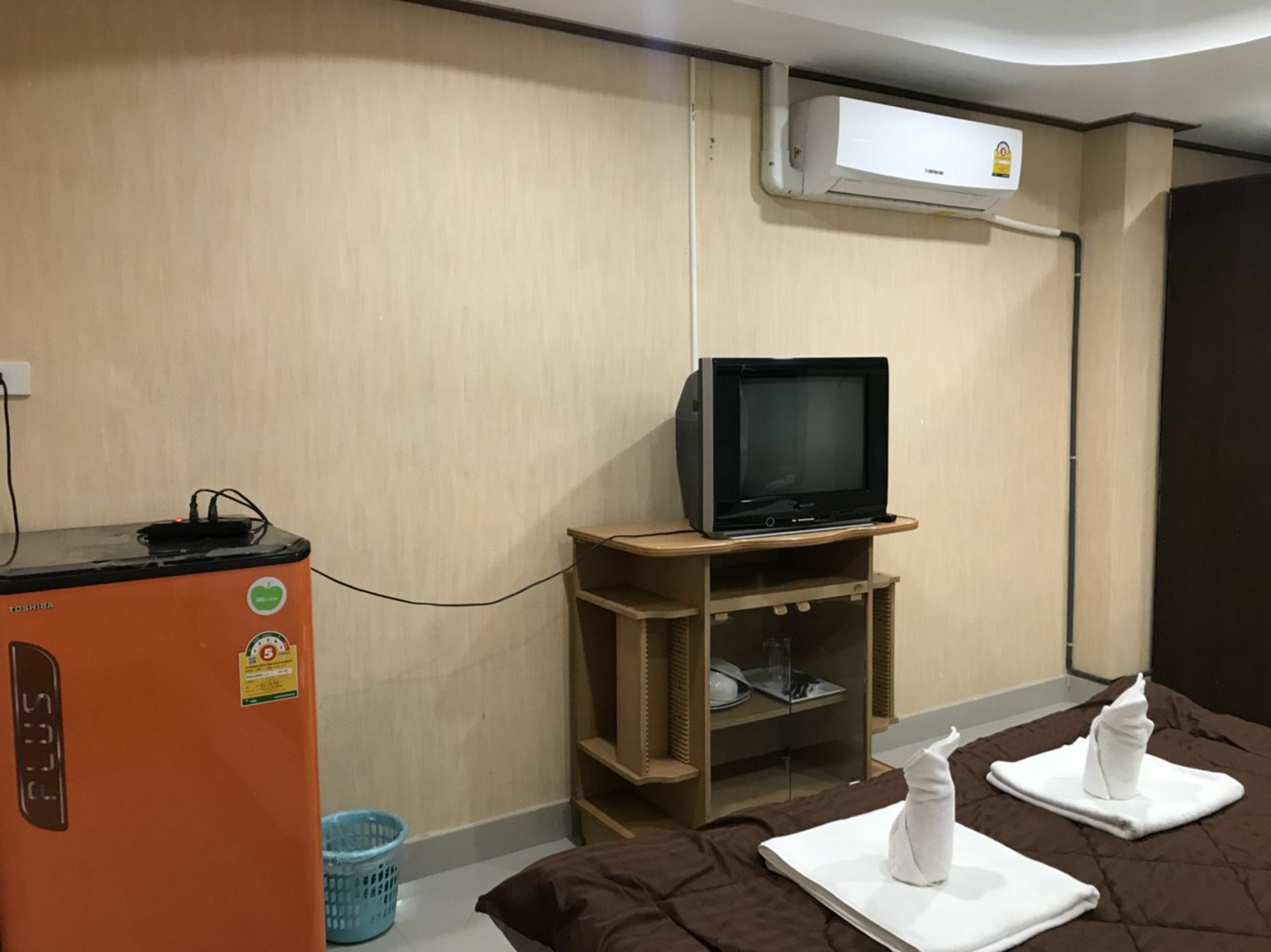 Oyo 75494 President Apartment Патая Екстериор снимка